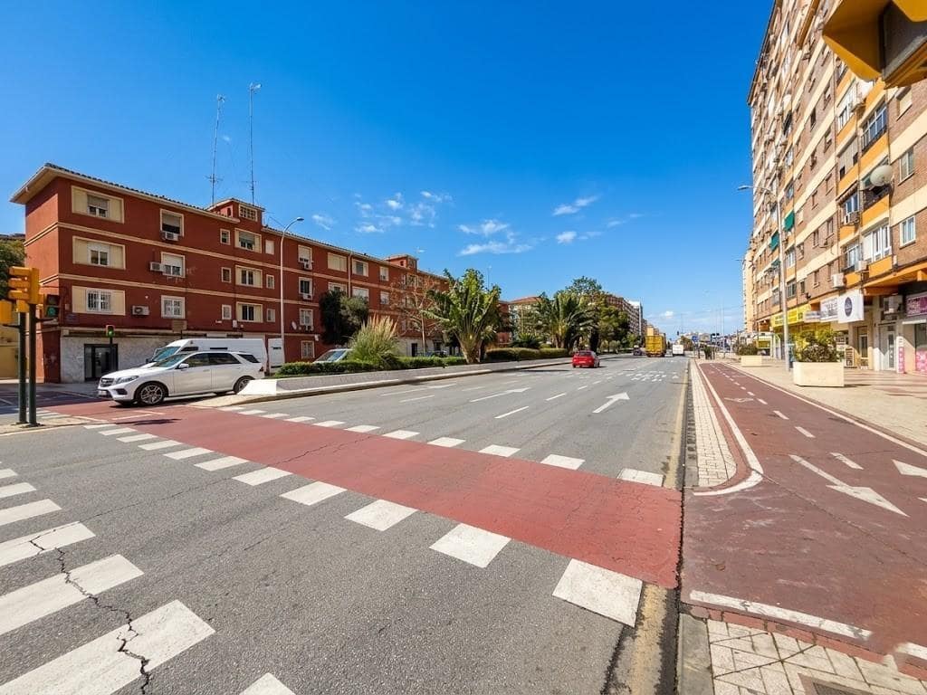 3 bedroom Flat for sale in Malaga city - € 219,000 (Ref: 9619374)