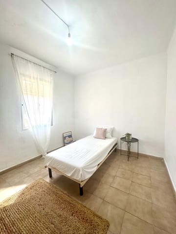 3 bedroom Flat for sale in Cruz de Humilladero, Málaga city - € 219,000 (Ref: 9619374)