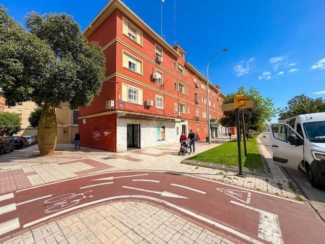 3 bedroom Flat for sale in Cruz de Humilladero, Málaga city - € 219,000 (Ref: 9619374)