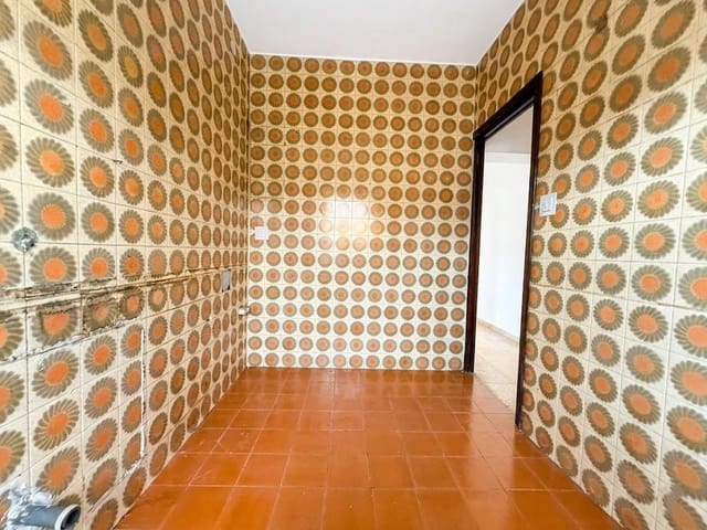 3 bedroom Flat for sale in Cruz de Humilladero, Málaga city - € 219,000 (Ref: 9619374)