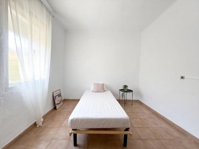 3 slaapkamer Flat te koop in Cruz de Humilladero, Málaga stad - € 219.000 (Ref: 9619374)