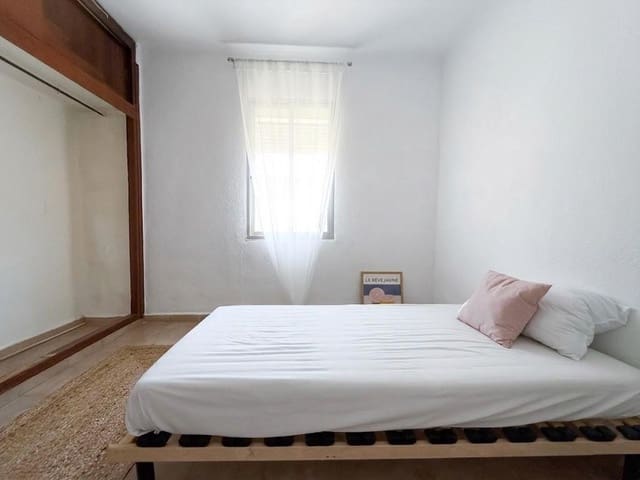 3 slaapkamer Flat te koop in Cruz de Humilladero, Málaga stad - € 219.000 (Ref: 9619374)