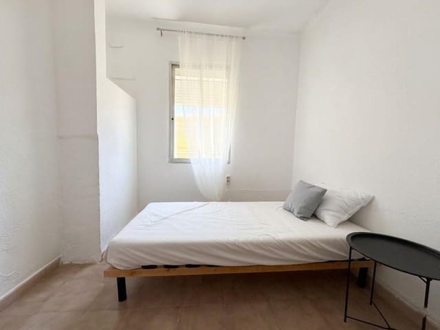 3 slaapkamer Flat te koop in Cruz de Humilladero, Málaga stad - € 219.000 (Ref: 9619374)