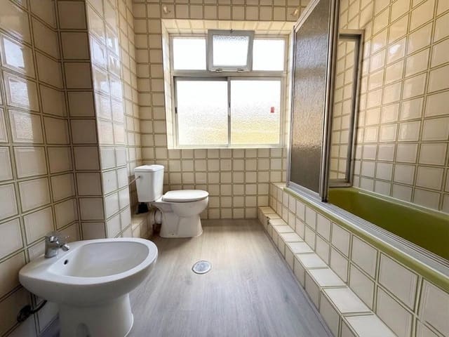 3 slaapkamer Flat te koop in Cruz de Humilladero, Málaga stad - € 219.000 (Ref: 9619374)
