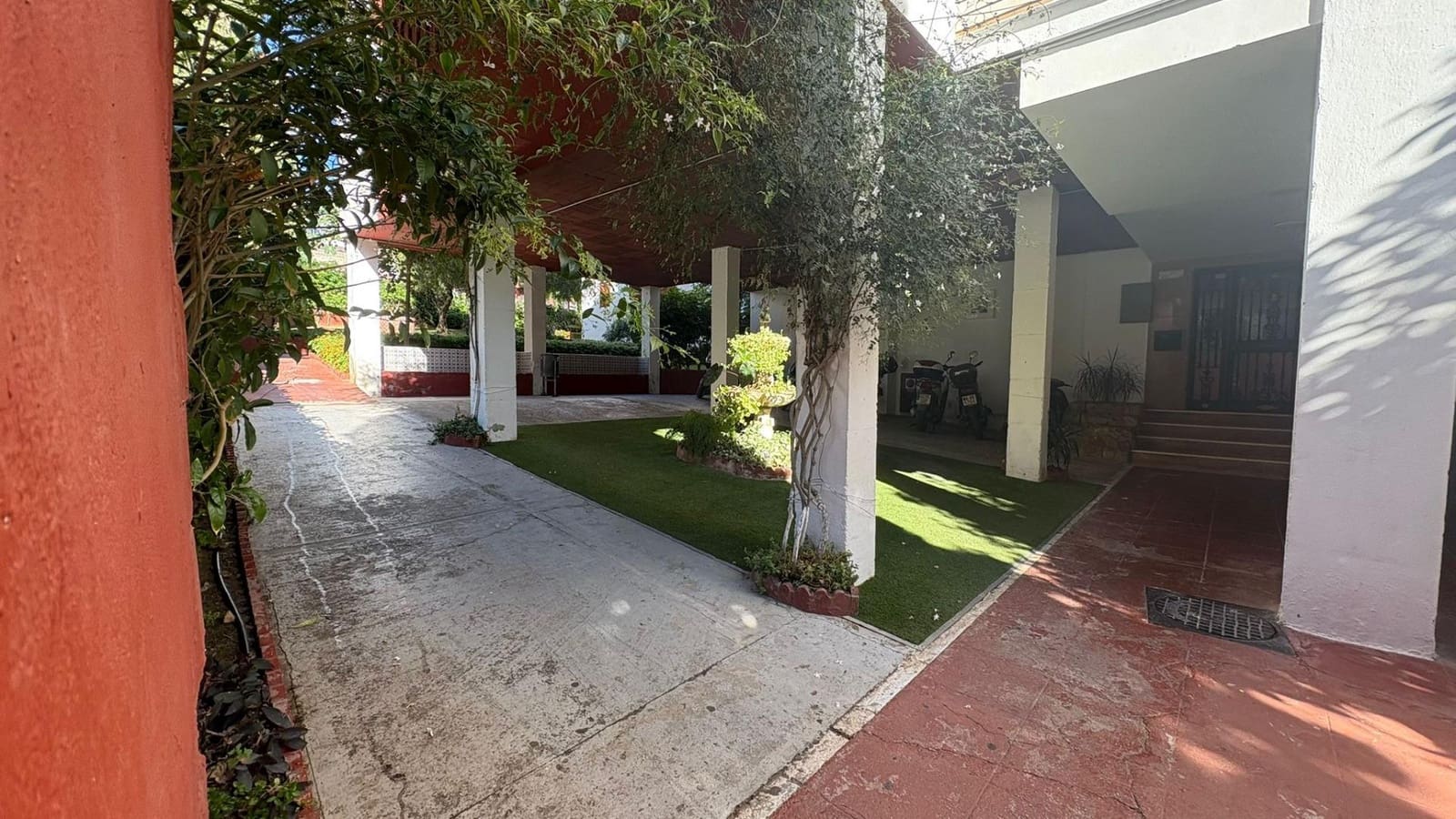 3 bedroom Flat for sale in Malaga city with pool garage - € 276,000 (Ref: 9625785)