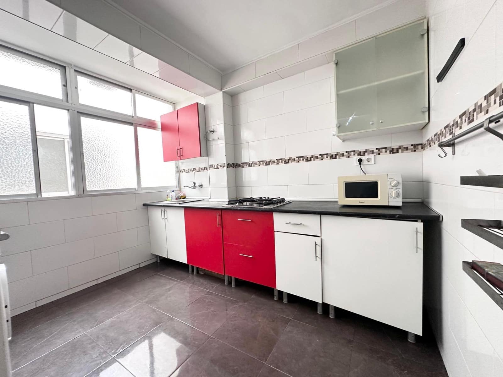 3 bedroom Flat for sale in Malaga city - € 230,000 (Ref: 9625787)