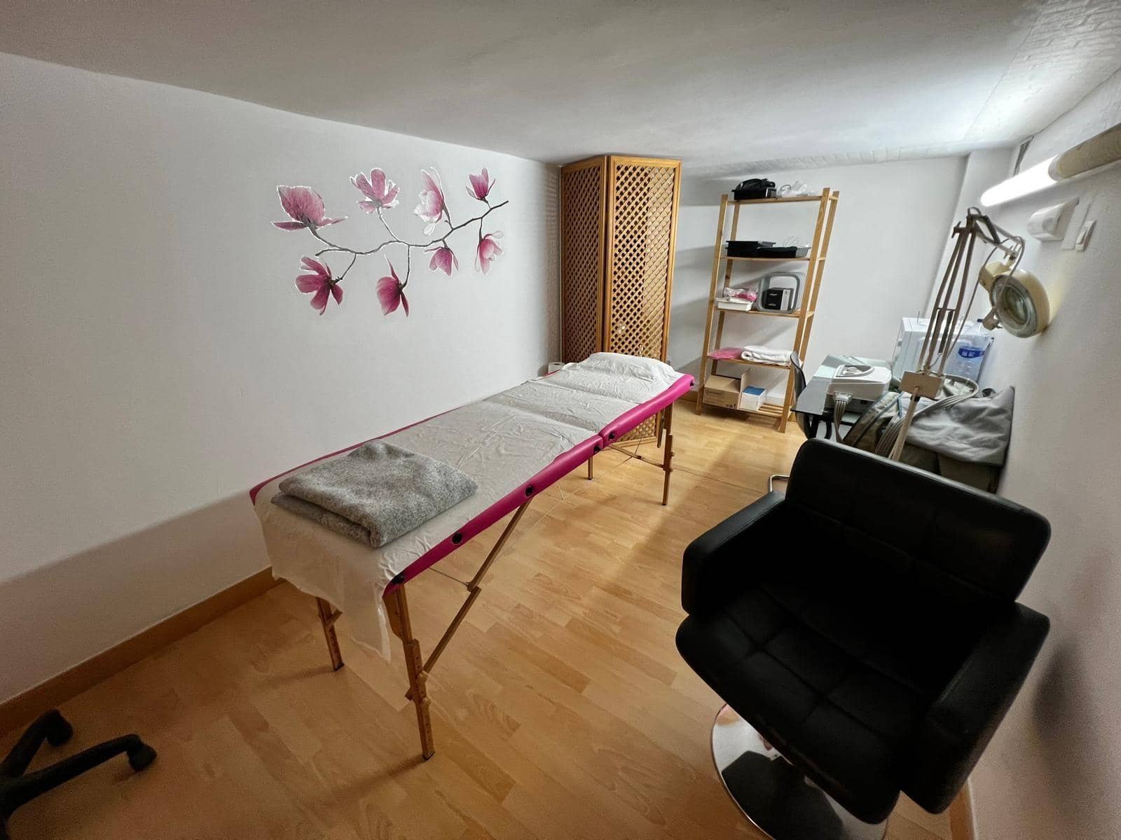 Kommersiell til salgs i Malaga by - € 199 900 (Ref: 9627676)