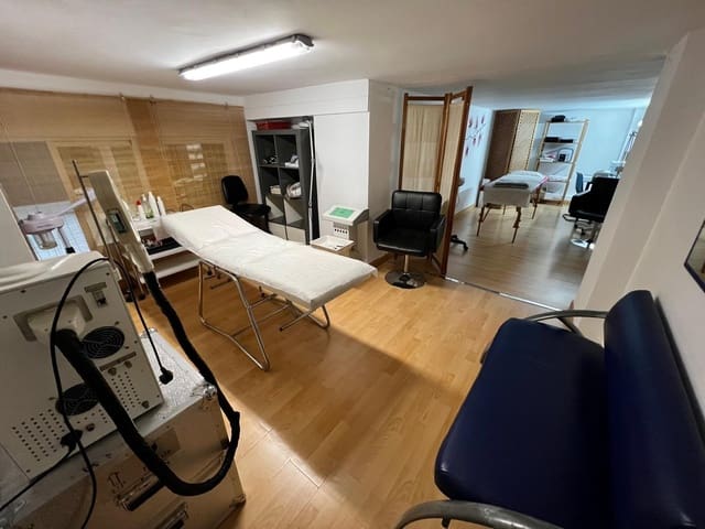 Kommersiell til salgs i Málaga by - € 199 900 (Ref: 9627676)