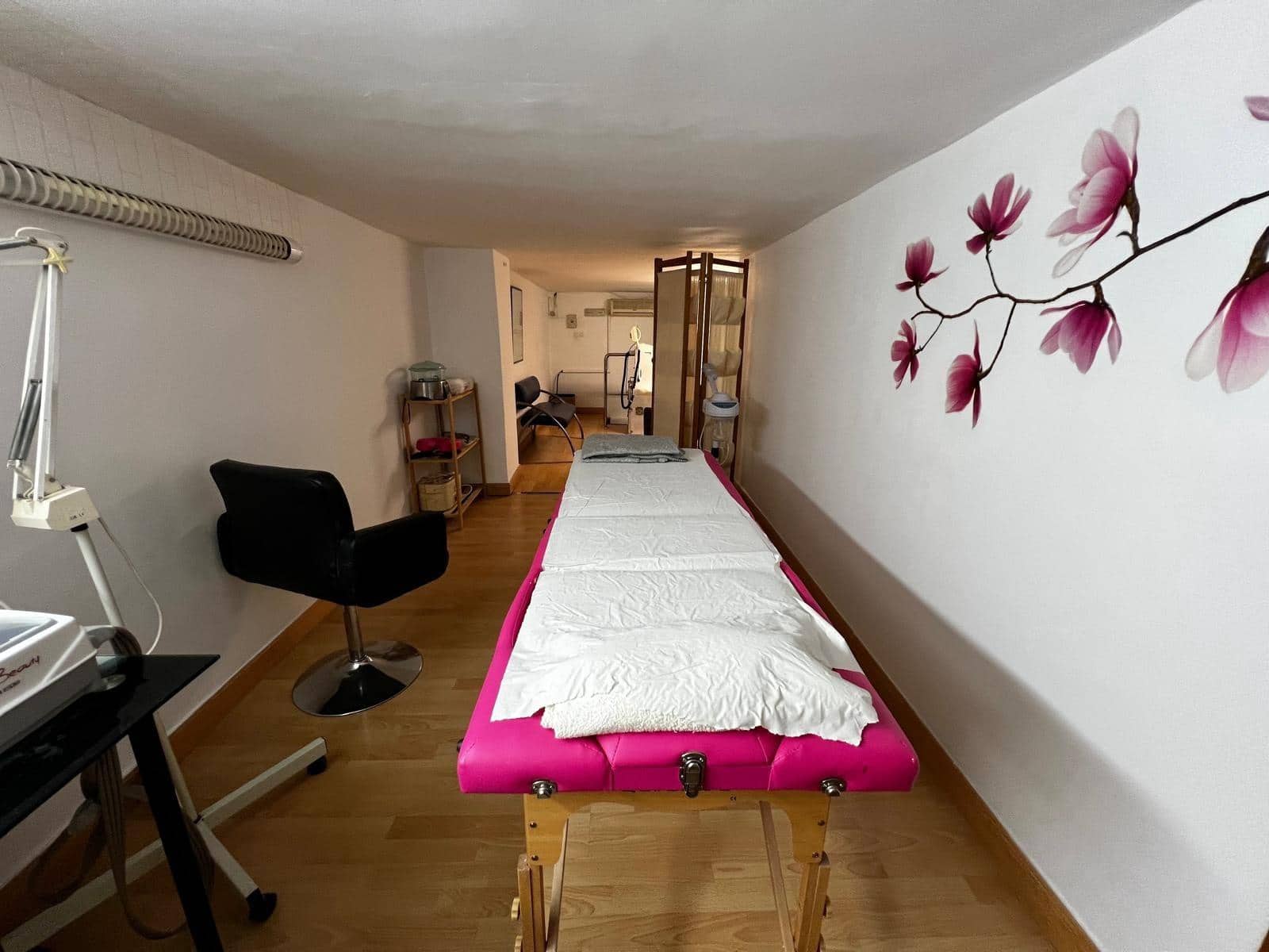 Kommersiell til salgs i Malaga by - € 199 900 (Ref: 9627676)