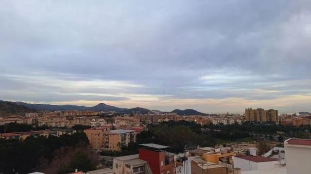 3 quarto Moradia em Banda para venda em Málaga cidade com garagem - 315 000 € (Ref: 9627677)