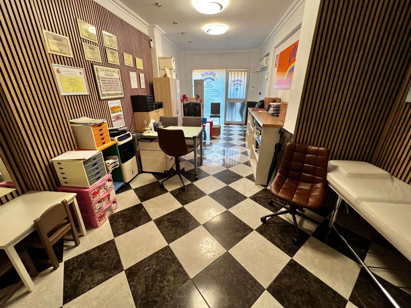 Kommersiell til salgs i Malaga by - € 110 000 (Ref: 9672276)