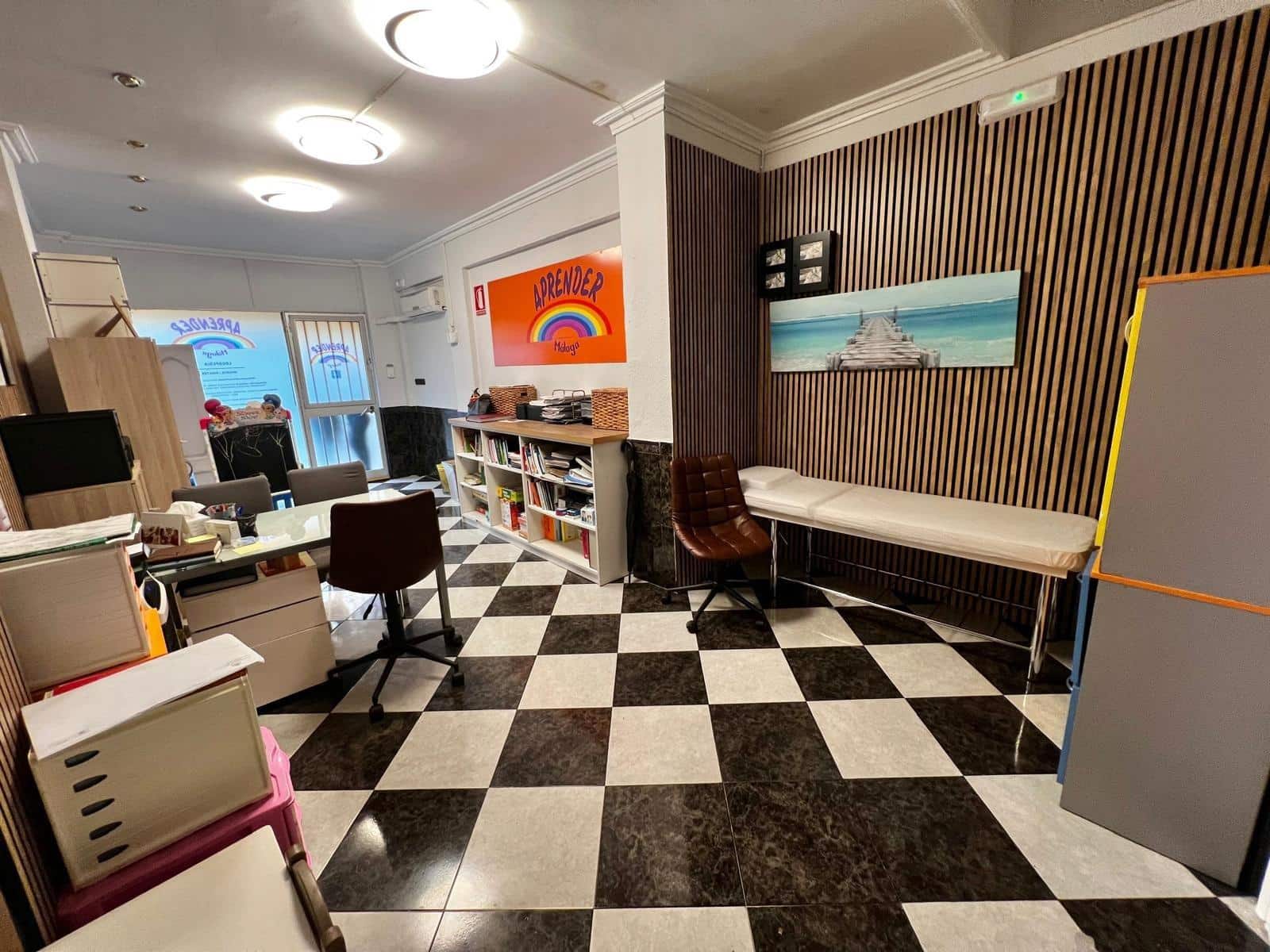 Kommersiell til salgs i Malaga by - € 110 000 (Ref: 9672276)