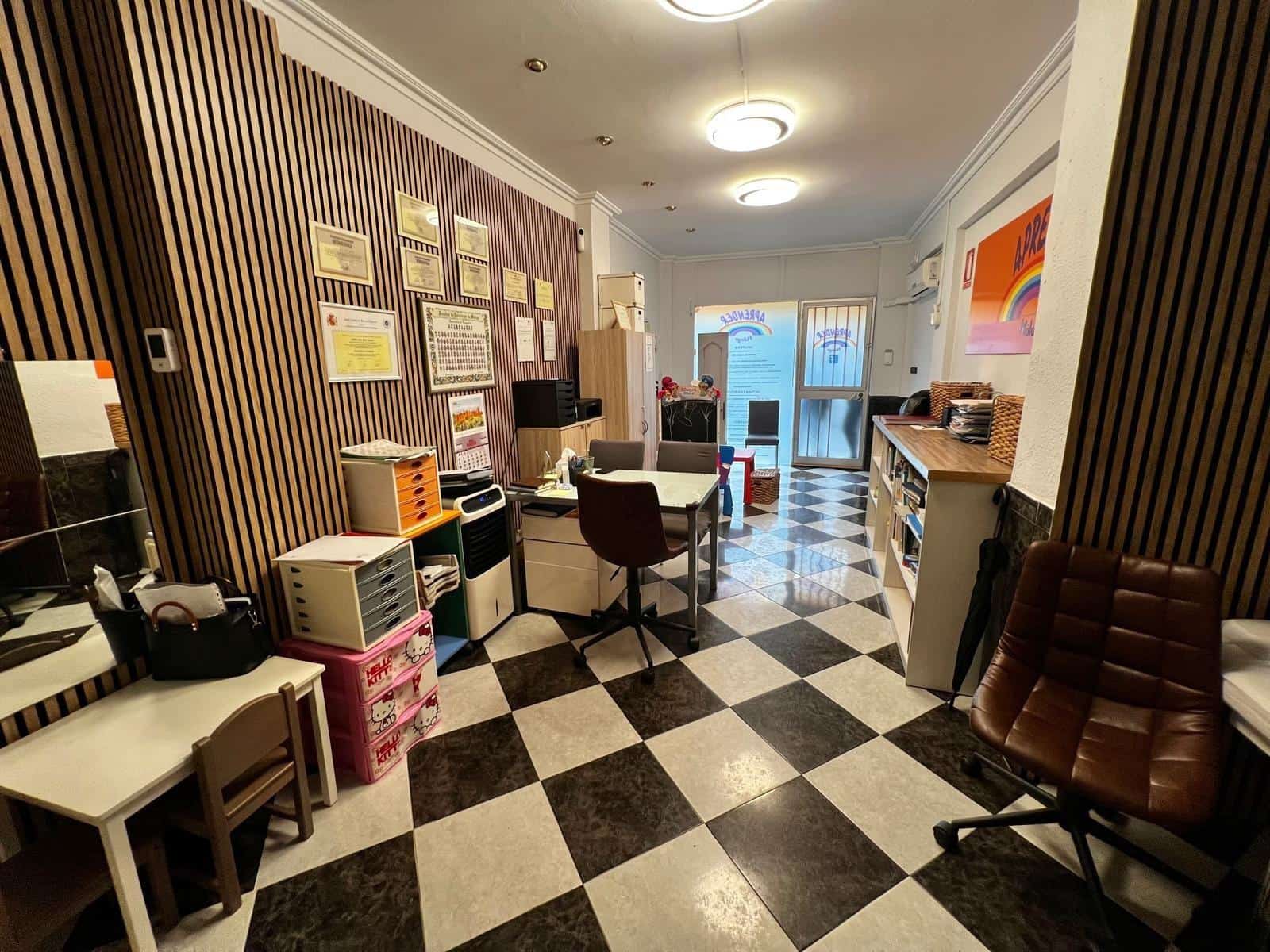 Kommersiell til salgs i Malaga by - € 110 000 (Ref: 9672276)