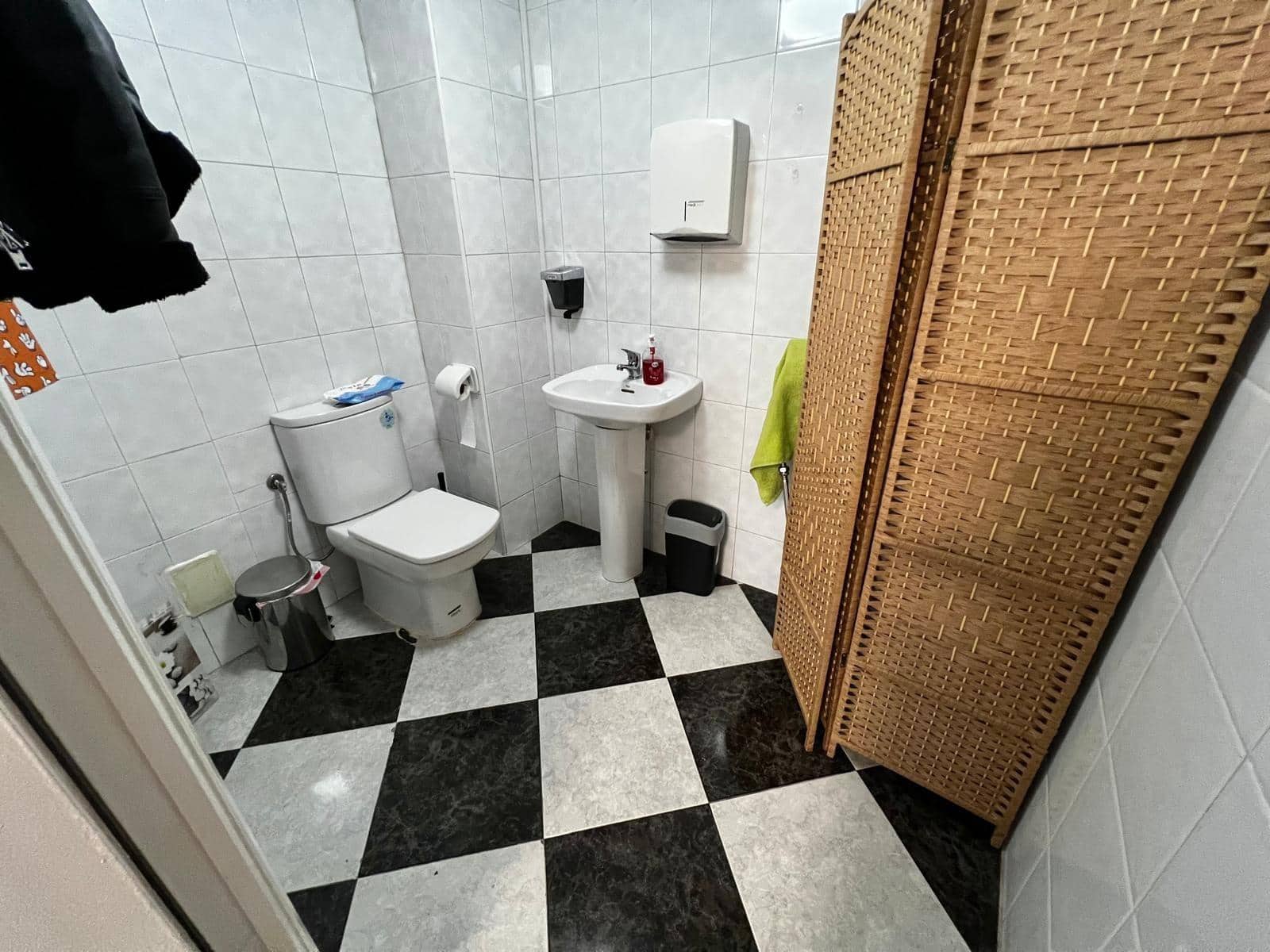 Kommersiell til salgs i Malaga by - € 110 000 (Ref: 9672276)