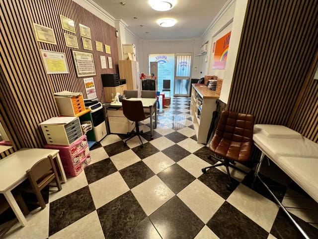 Kommersiell til salgs i Málaga by - € 110 000 (Ref: 9672276)