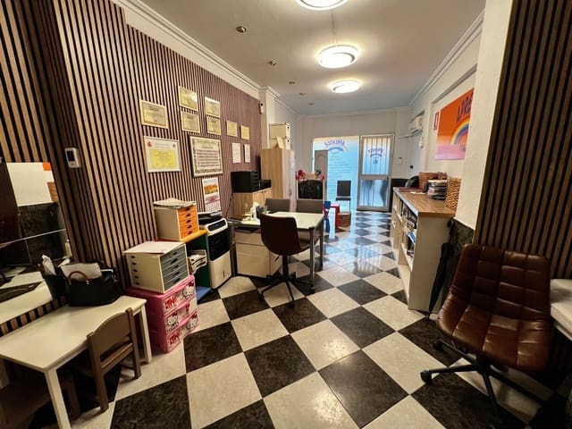 Kommersiell til salgs i Málaga by - € 110 000 (Ref: 9672276)