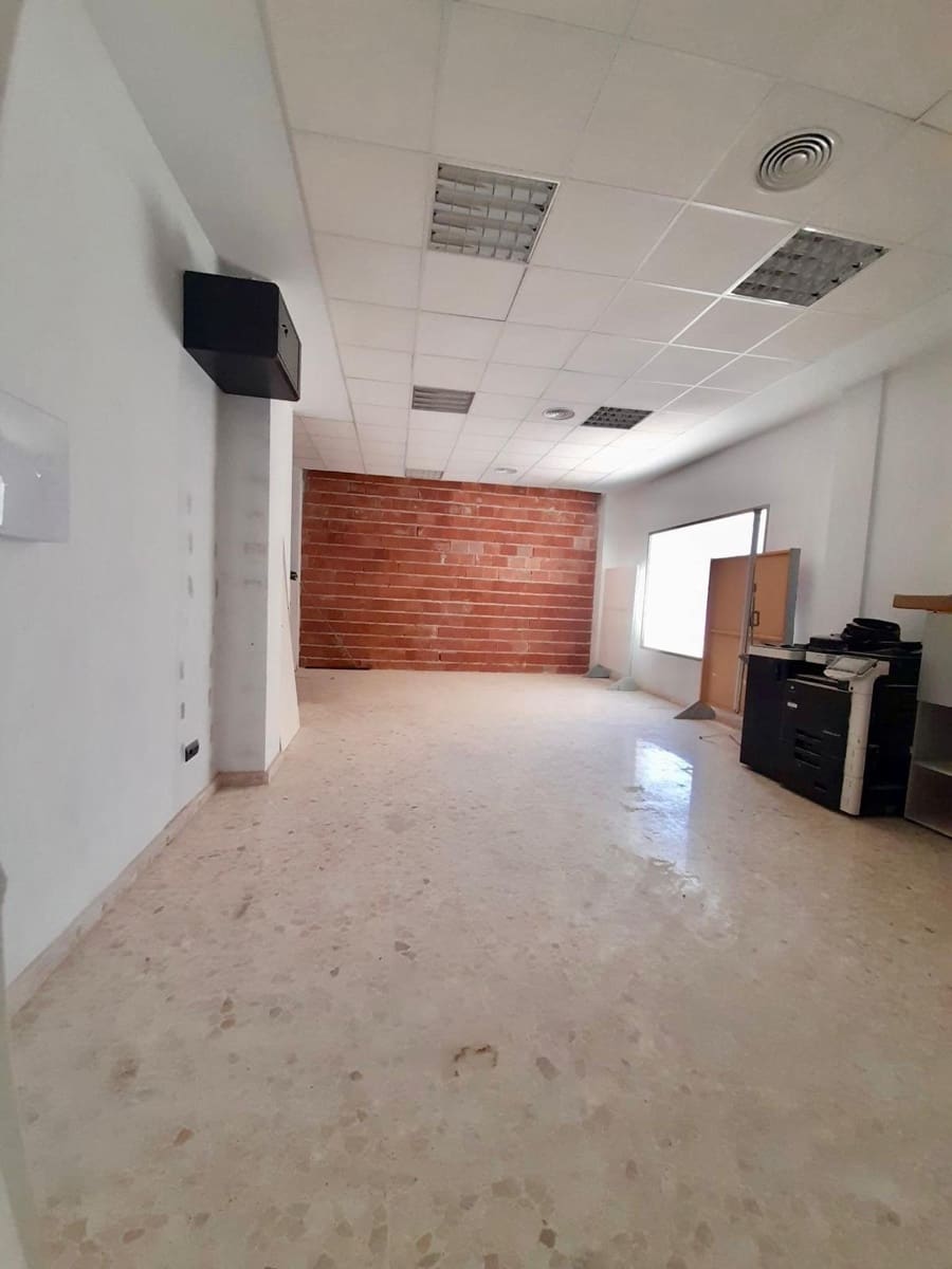 Komercyjne na sprzedaż w Miasto Malaga - 267 500 € (Ref: 9686543)