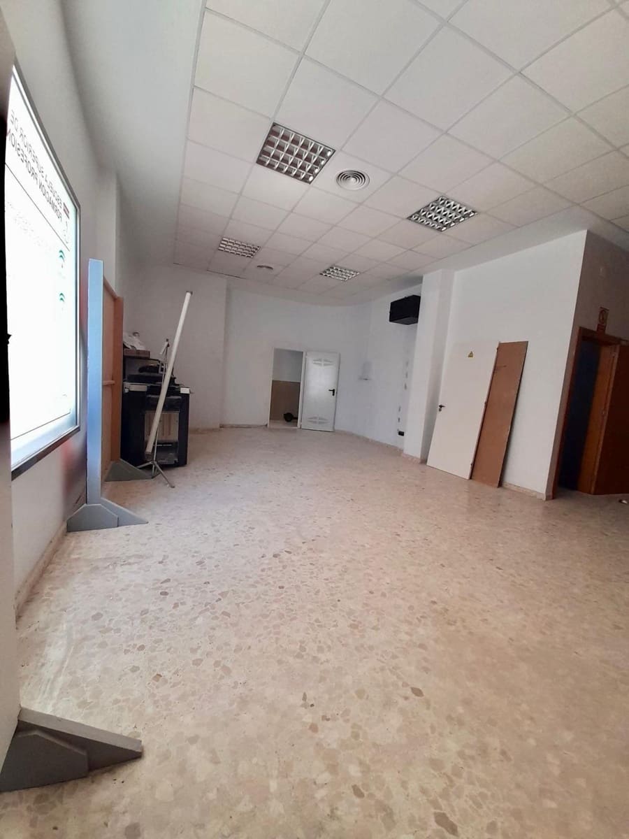 Komercyjne na sprzedaż w Miasto Malaga - 267 500 € (Ref: 9686543)