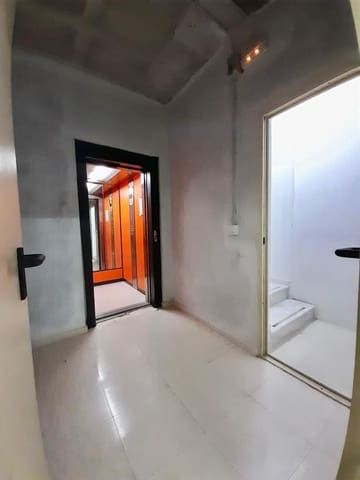Komercyjne na sprzedaż w Miasto Málaga - 267 500 € (Ref: 9686543)