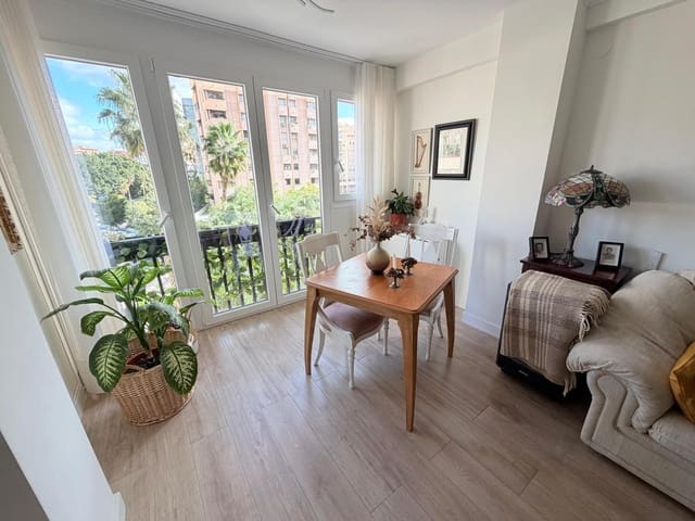 3 makuuhuone Asunto myytävänä paikassa Cruz de Humilladero, Málaga kaupunki - 339 000 € (Ref: 9770724)
