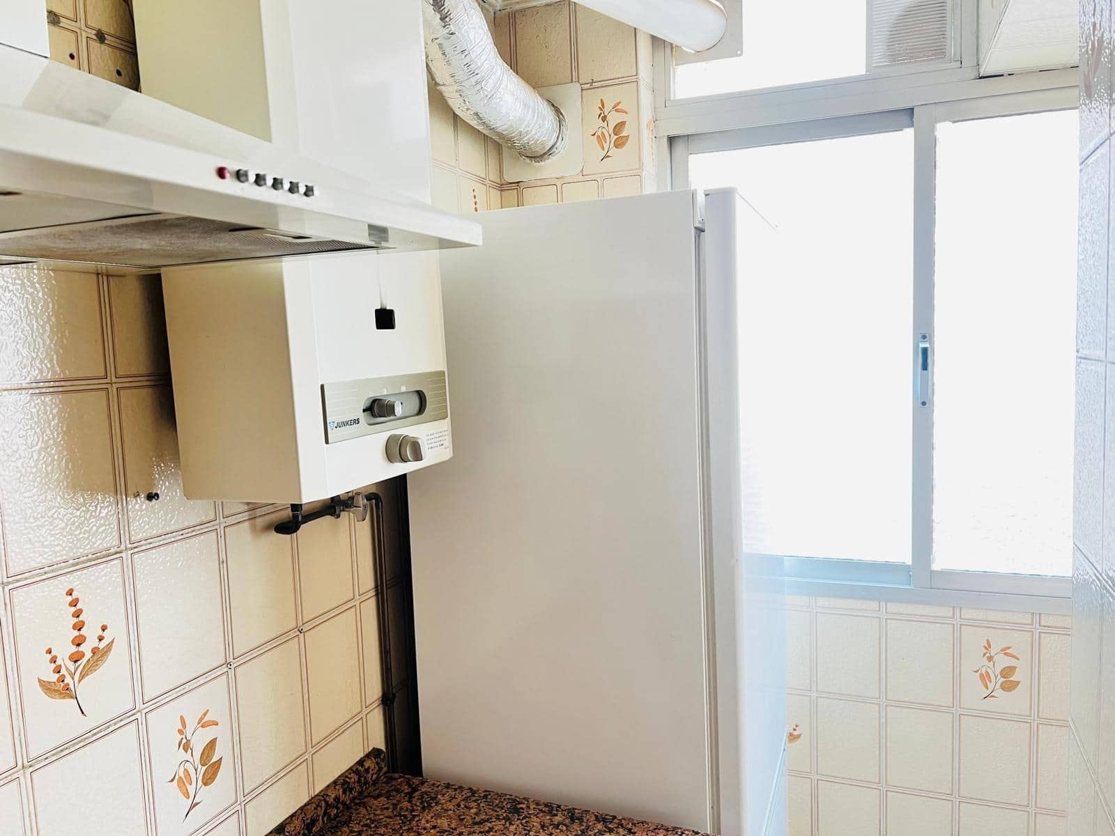 3 bedroom Flat for rent in Malaga city - € 900 (Ref: 9829433)