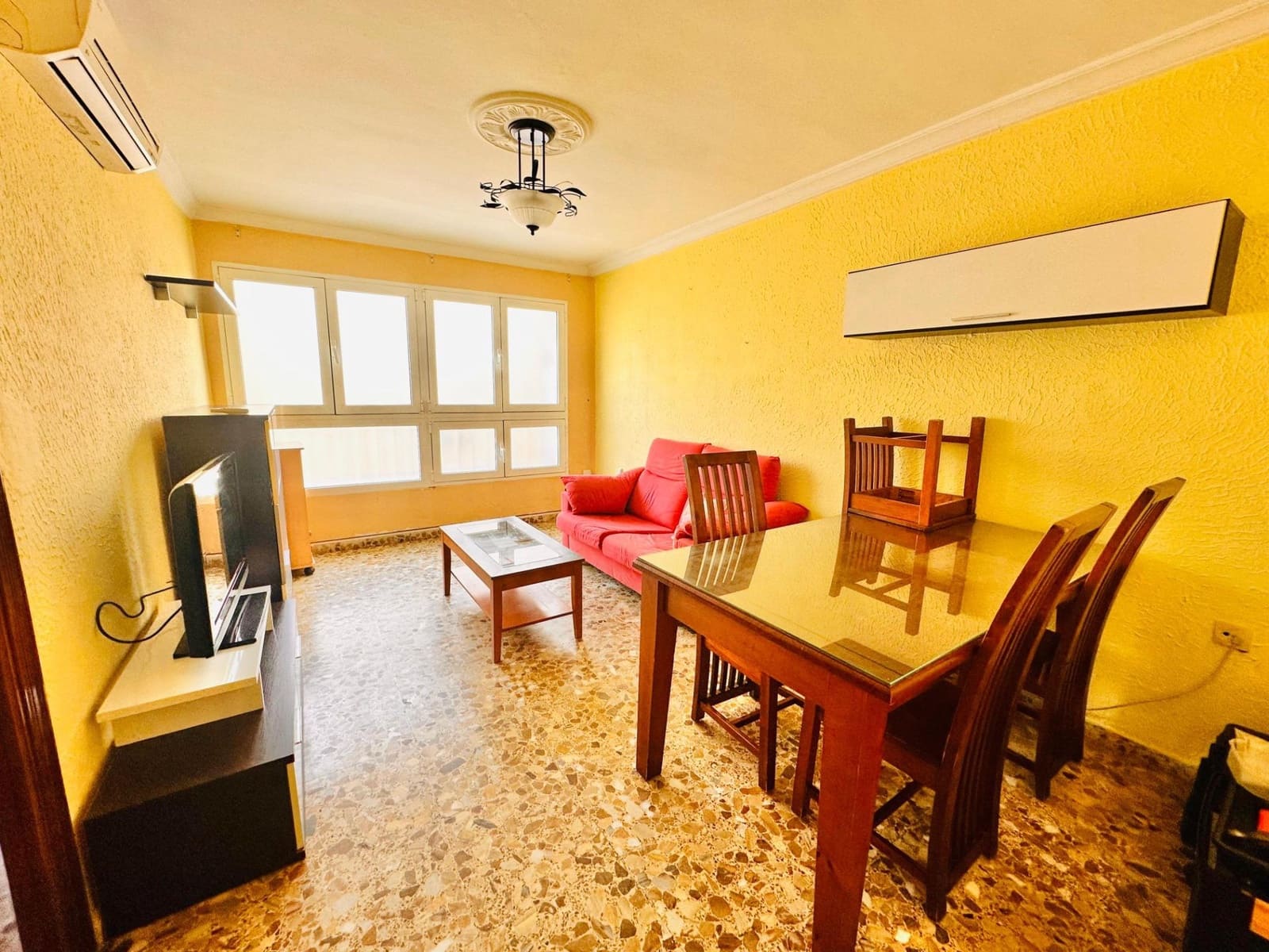 3 bedroom Flat for rent in Malaga city - € 900 (Ref: 9829433)