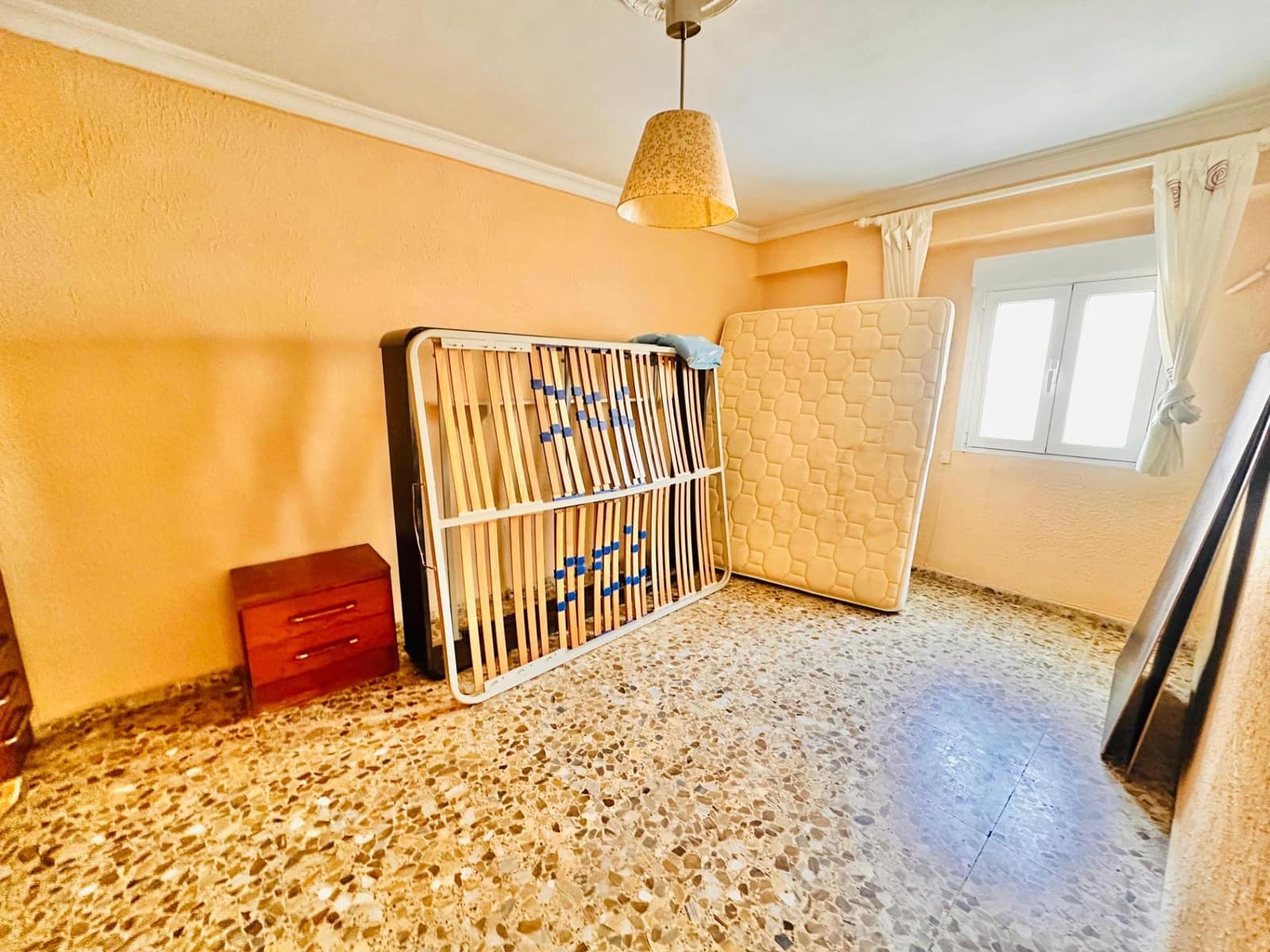 3 bedroom Flat for rent in Malaga city - € 900 (Ref: 9829433)