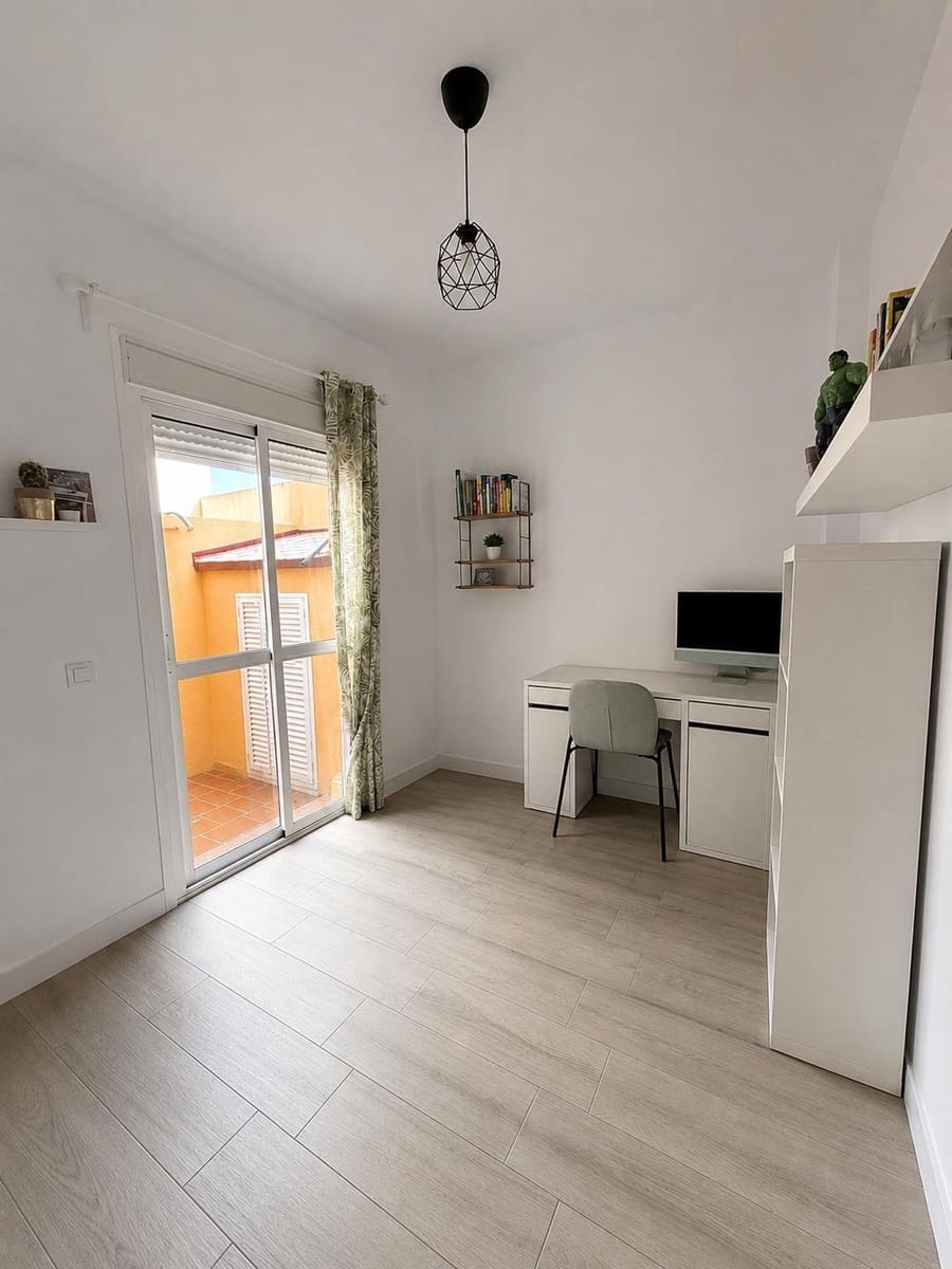 3 slaapkamer Flat te koop in Puerto de la Torre - € 240.000 (Ref: 9981314)