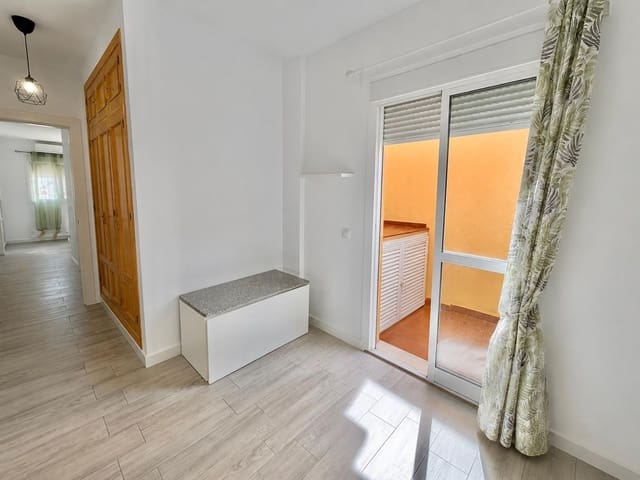 3 slaapkamer Flat te koop in Puerto de la Torre, Málaga stad - € 240.000 (Ref: 9981314)