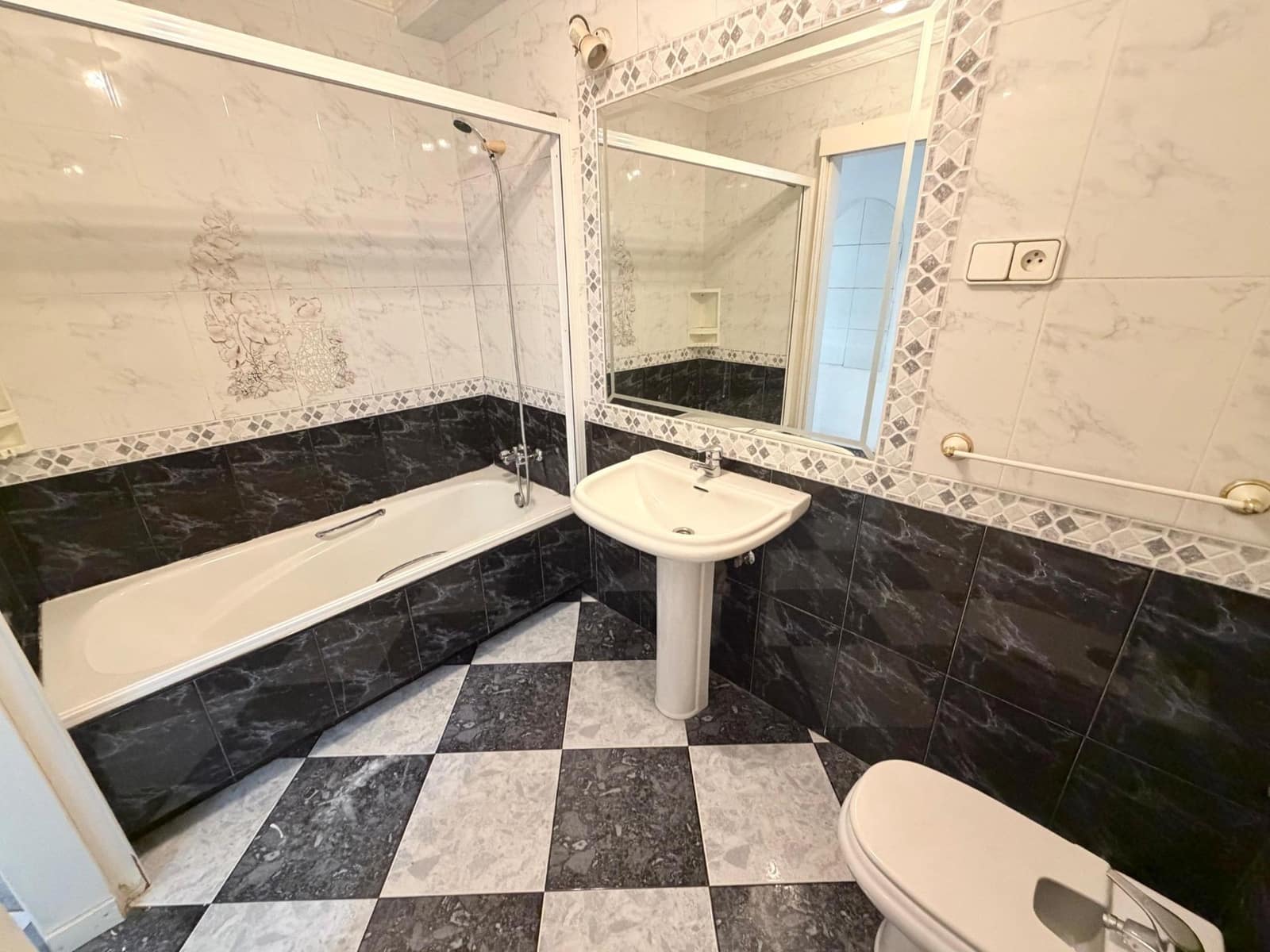 3 soveværelse Lejlighed til salg i Malaga by - € 255.000 (Ref: 9981316)
