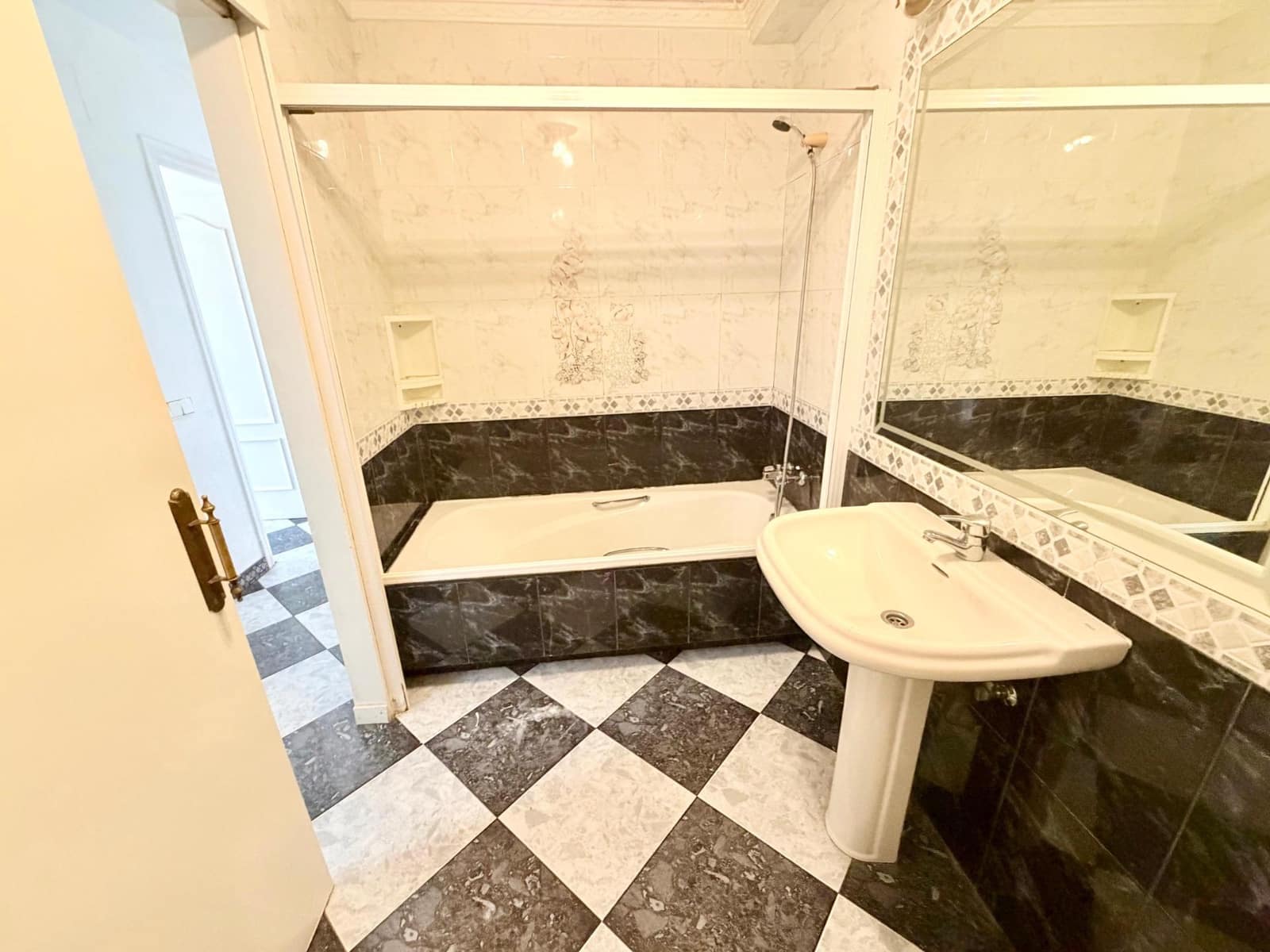 3 soveværelse Lejlighed til salg i Malaga by - € 255.000 (Ref: 9981316)
