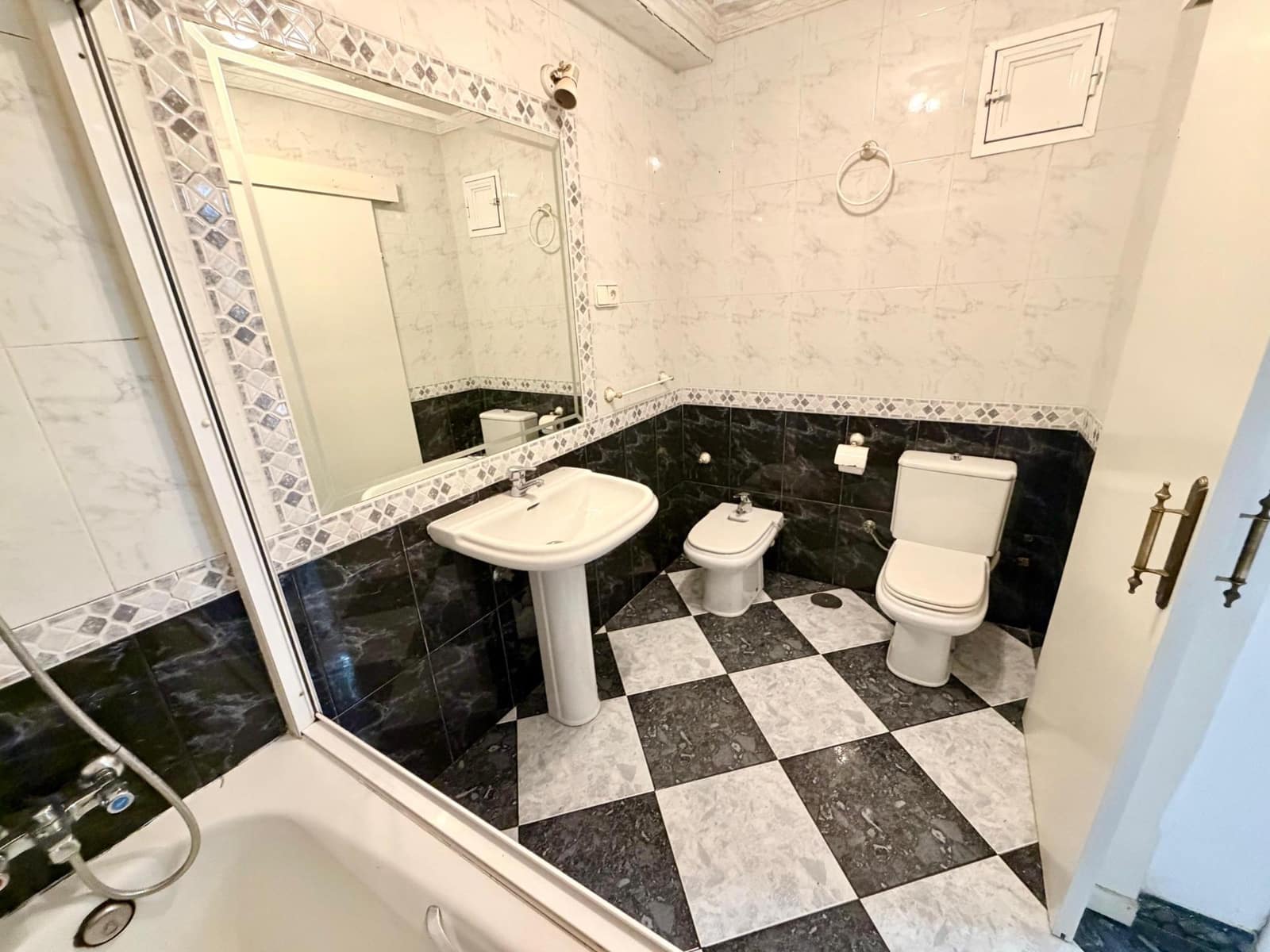 3 soveværelse Lejlighed til salg i Malaga by - € 255.000 (Ref: 9981316)