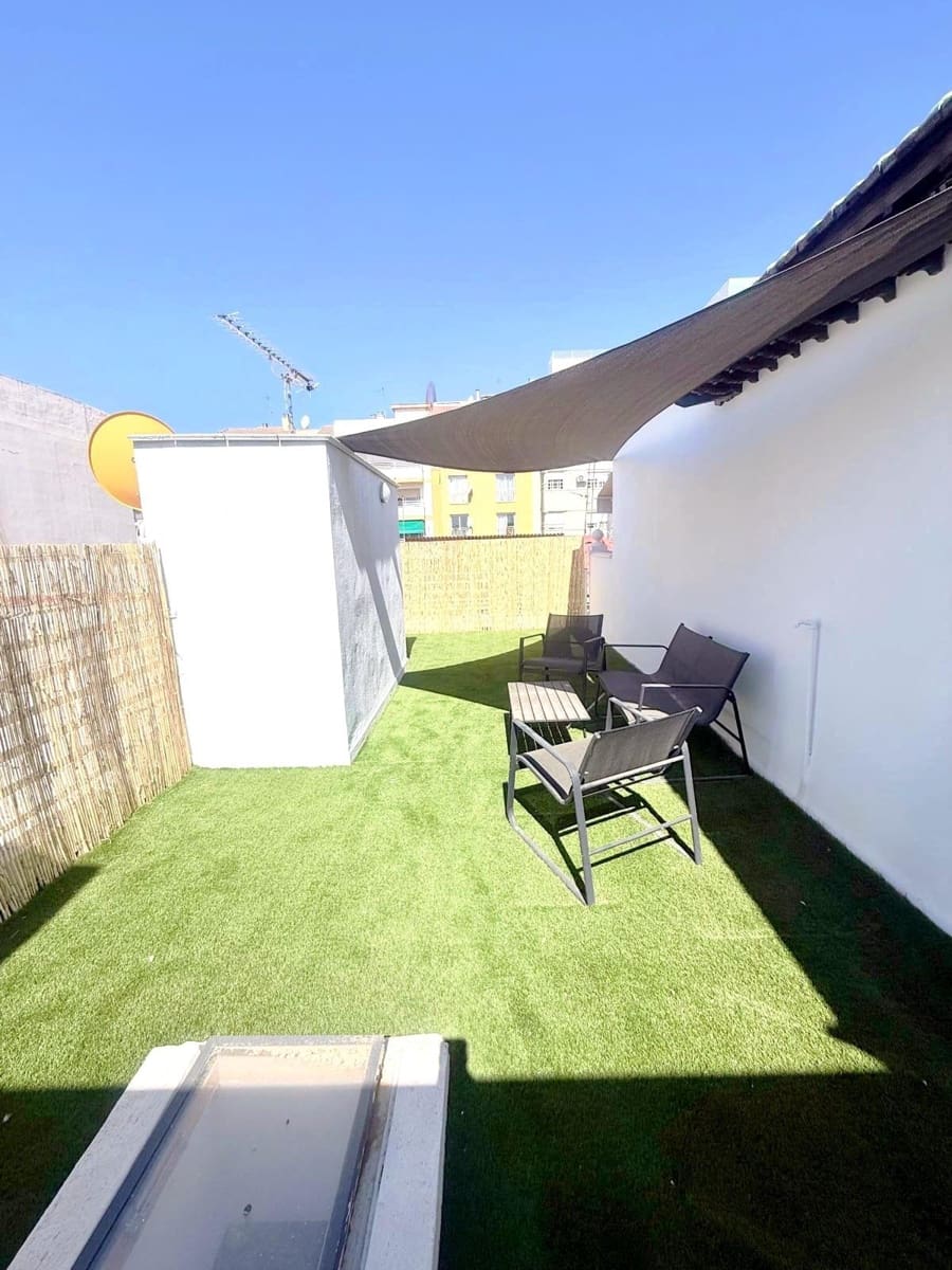 2 slaapkamer Rijtjeshuis te koop in Malaga stad - € 249.000 (Ref: 9981318)