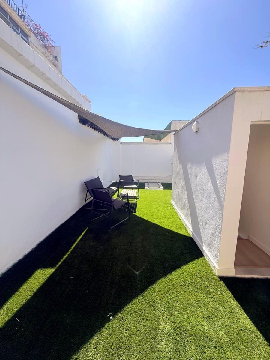 2 slaapkamer Rijtjeshuis te koop in Malaga stad - € 249.000 (Ref: 9981318)