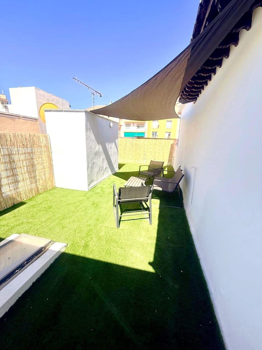 2 slaapkamer Rijtjeshuis te koop in Malaga stad - € 249.000 (Ref: 9981318)