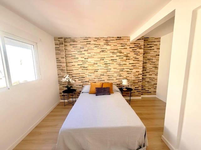 2 slaapkamer Rijtjeshuis te koop in Málaga stad - € 249.000 (Ref: 9981318)