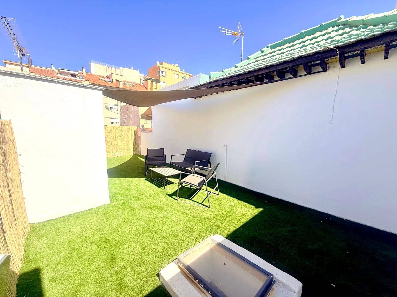 2 slaapkamer Rijtjeshuis te koop in Malaga stad - € 249.000 (Ref: 9981318)