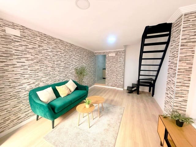 2 slaapkamer Rijtjeshuis te koop in Málaga stad - € 249.000 (Ref: 9981318)