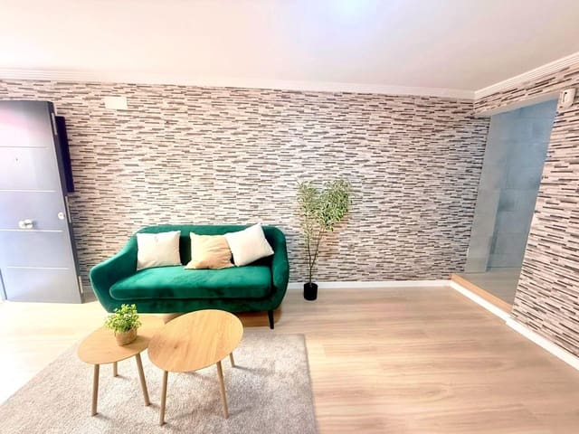 2 slaapkamer Rijtjeshuis te koop in Málaga stad - € 249.000 (Ref: 9981318)