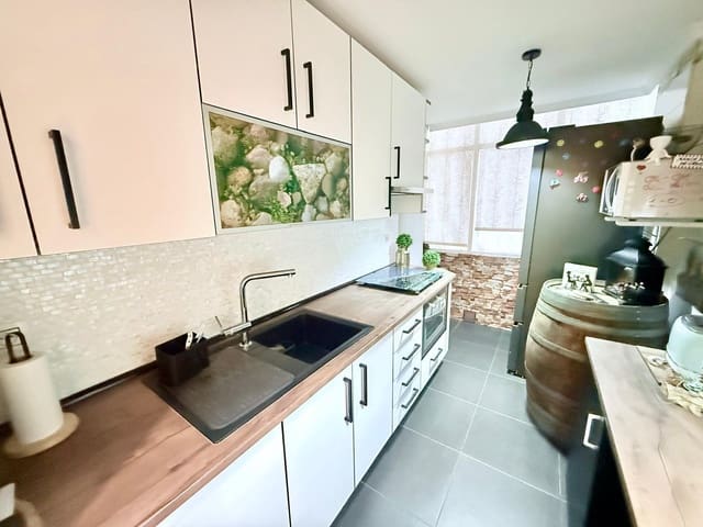 3 soveværelse Lejlighed til salg i Gamarra, Málaga by - € 296.000 (Ref: 9981320)