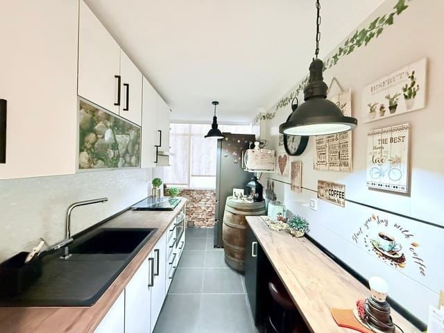 3 soveværelse Lejlighed til salg i Gamarra, Málaga by - € 296.000 (Ref: 9981320)
