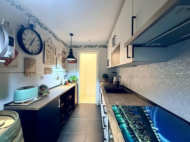 3 soveværelse Lejlighed til salg i Gamarra, Málaga by - € 296.000 (Ref: 9981320)