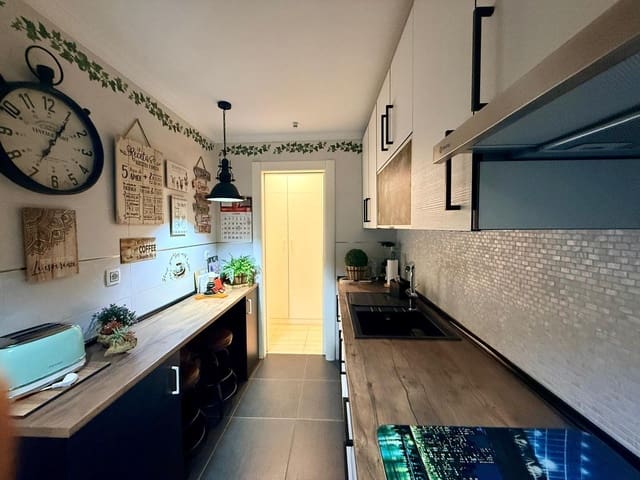 3 soveværelse Lejlighed til salg i Gamarra, Málaga by - € 296.000 (Ref: 9981320)