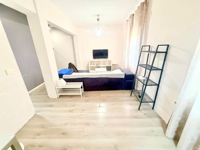2 soveværelse Lejlighed til salg i Cruz de Humilladero, Málaga by - € 199.000 (Ref: 9985047)