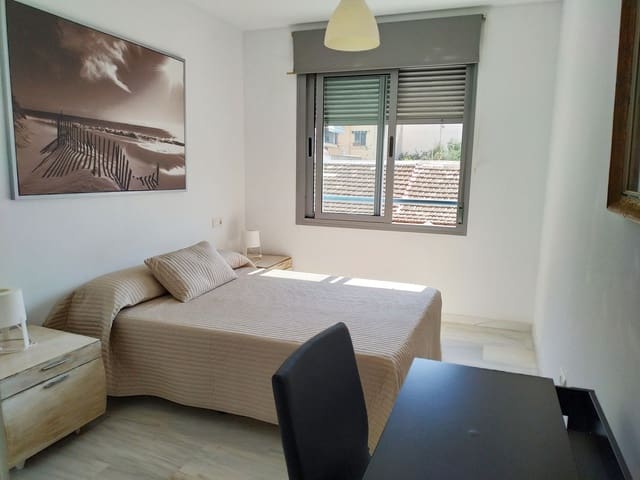 3 bedroom Flat for rent in Málaga city - € 1,350 (Ref: 9997191)