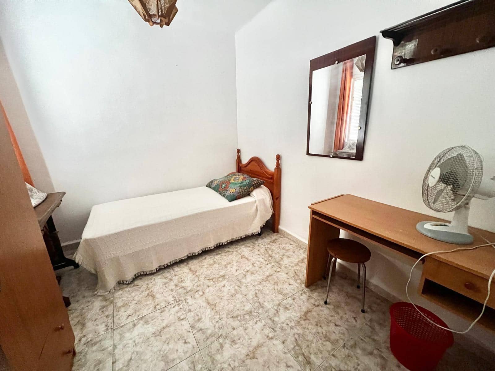 3 bedroom Flat for rent in Malaga city - € 900 (Ref: 9998881)