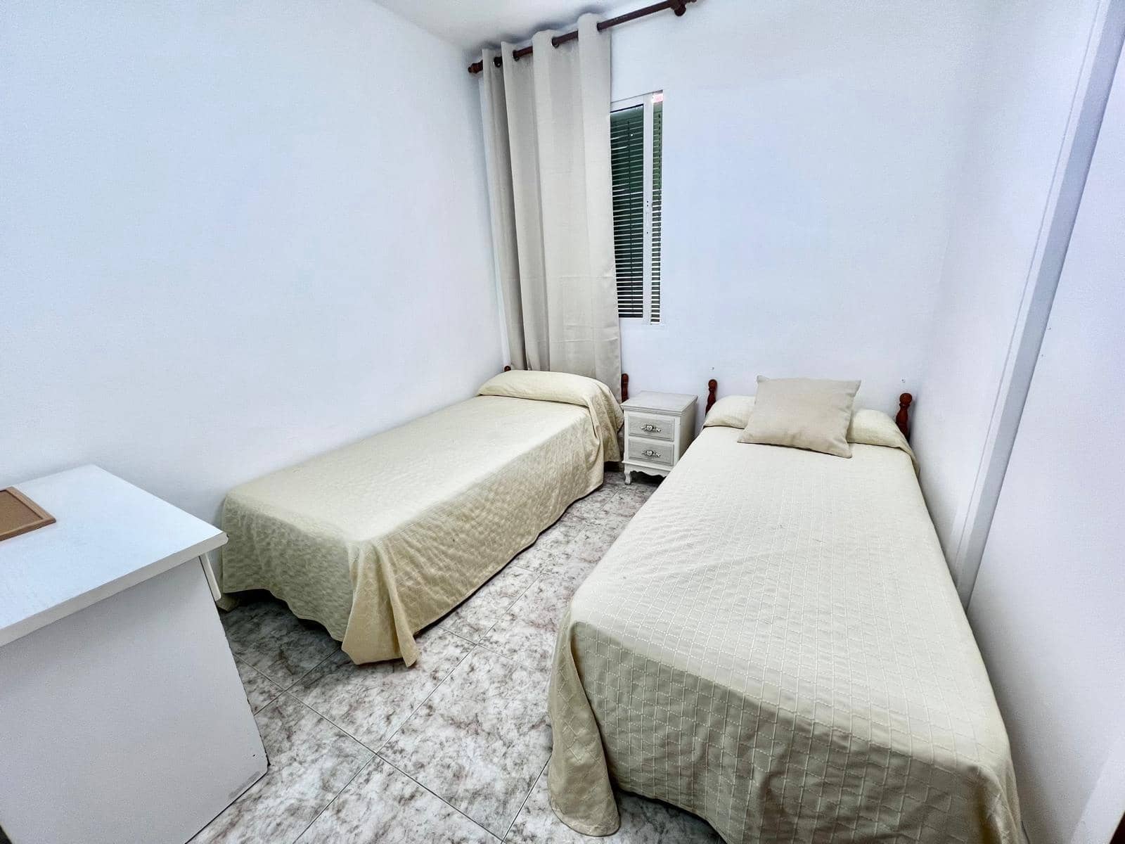 3 bedroom Flat for rent in Malaga city - € 900 (Ref: 9998881)