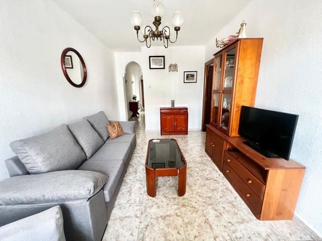 3 soveværelse Lejlighed til leje i Las Chapas, Málaga by - € 900 (Ref: 9998881)