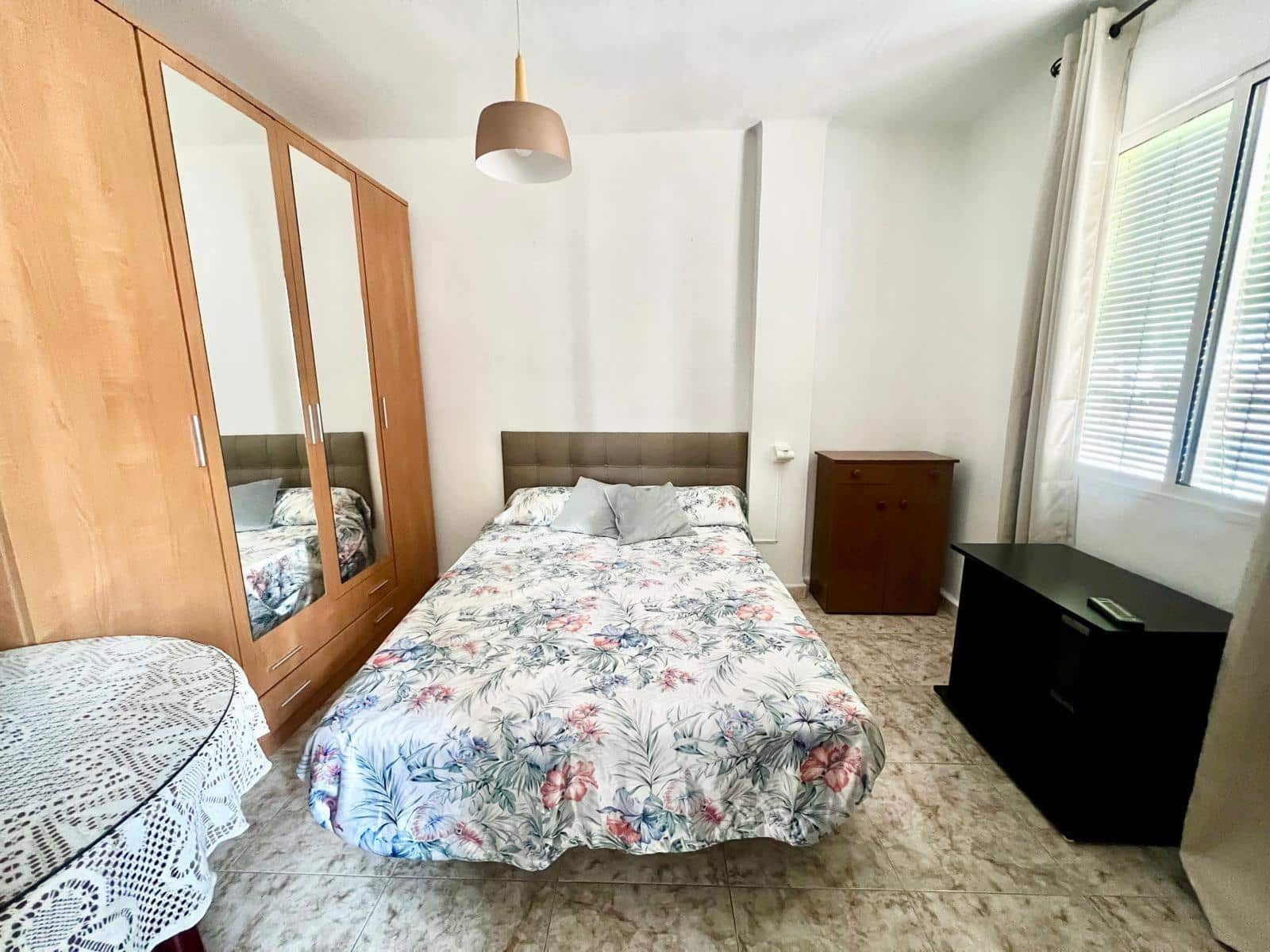 3 bedroom Flat for rent in Malaga city - € 900 (Ref: 9998881)
