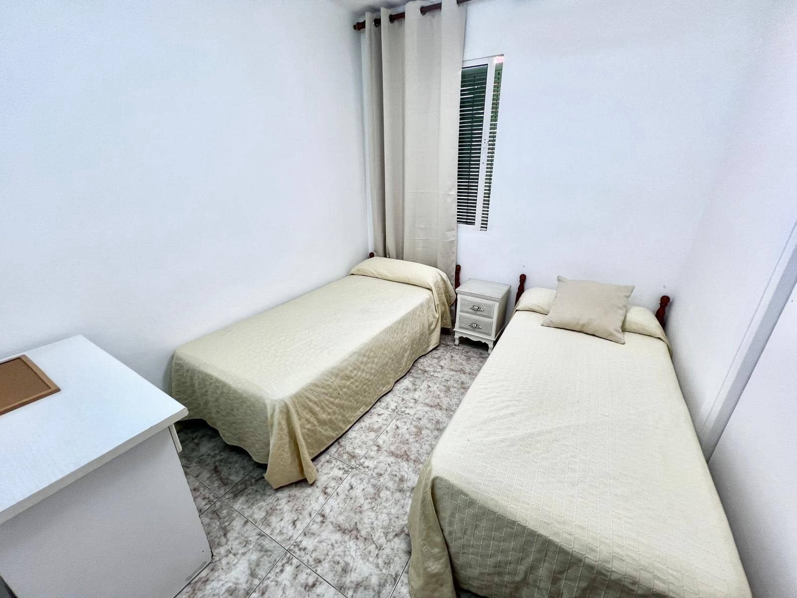 3 bedroom Flat for rent in Malaga city - € 900 (Ref: 9998881)